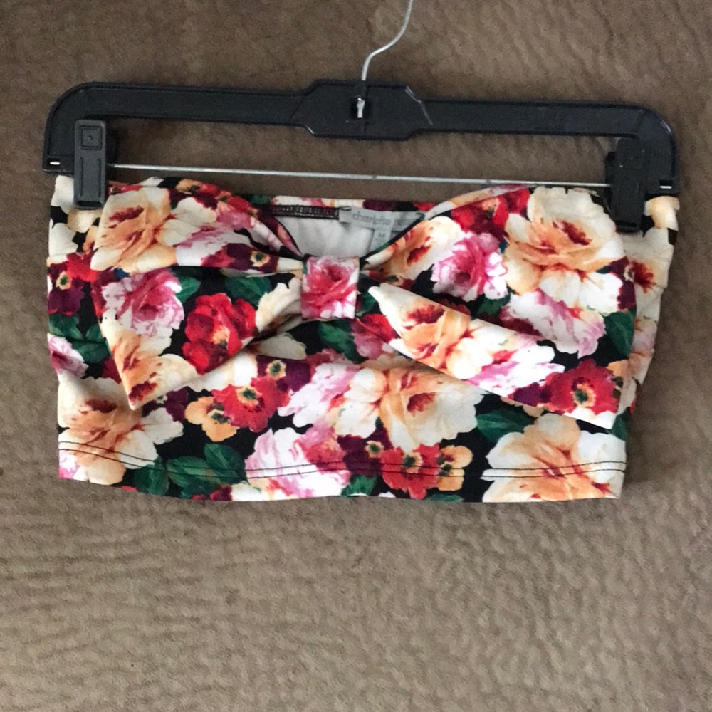 CHARLOTTE RUSSE ~ Floral crop top